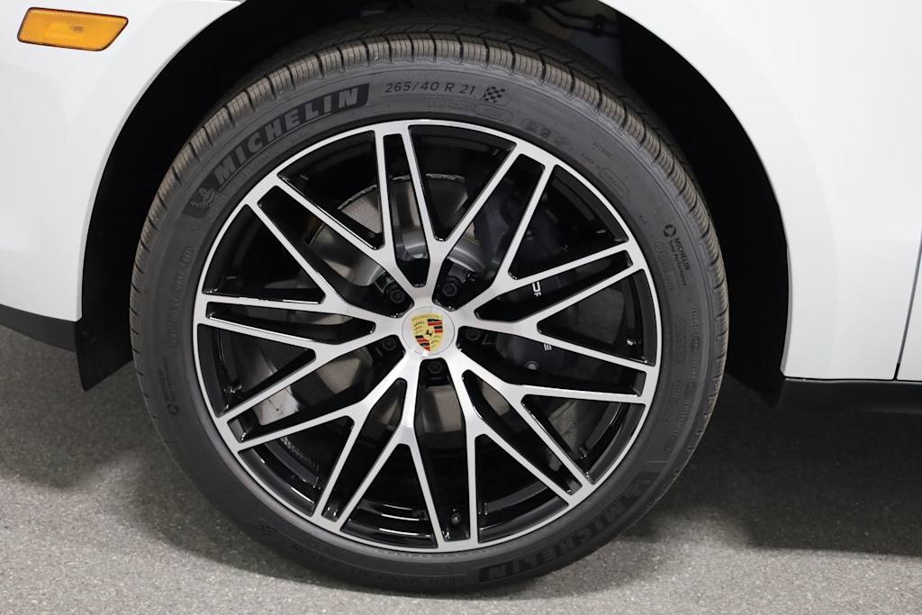 Thumbnail: 2026 Porsche Macan - 43