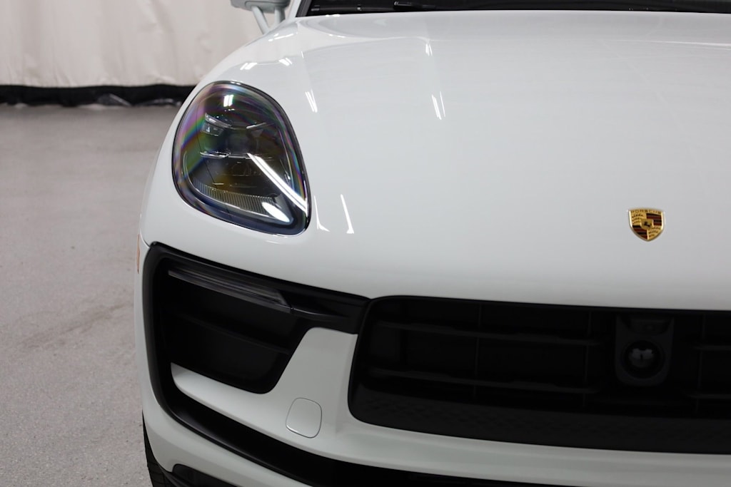 Thumbnail: 2026 Porsche Macan - 26