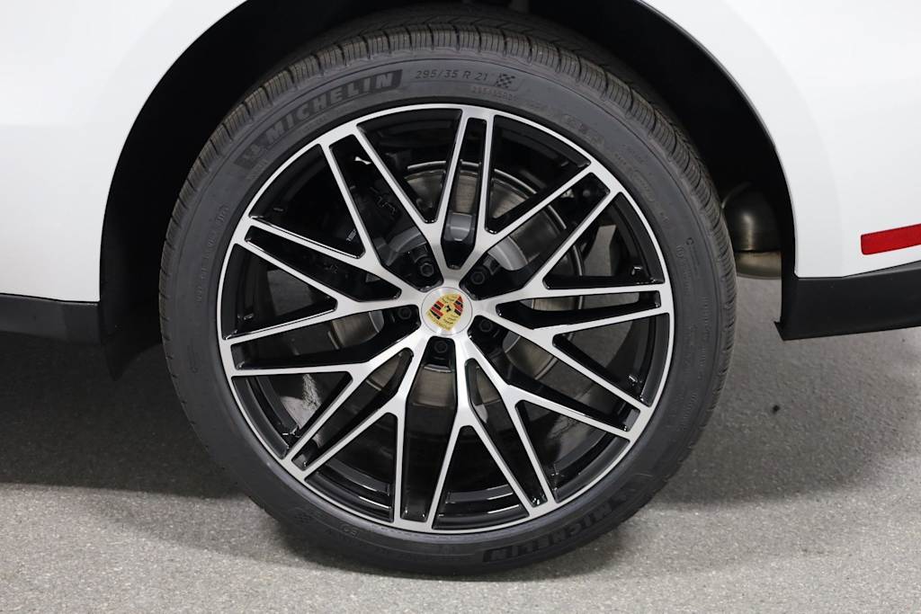Thumbnail: 2026 Porsche Macan - 42