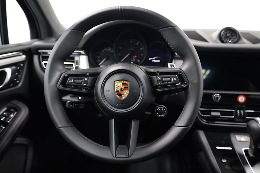 Thumbnail: 2026 Porsche Macan - 15
