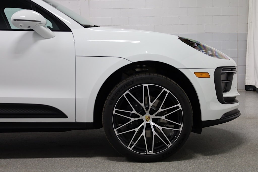 Thumbnail: 2026 Porsche Macan - 8