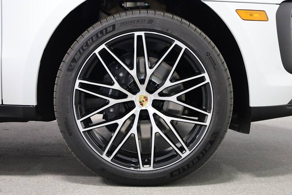 Thumbnail: 2026 Porsche Macan - 24