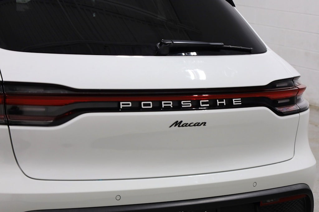 Thumbnail: 2026 Porsche Macan - 7