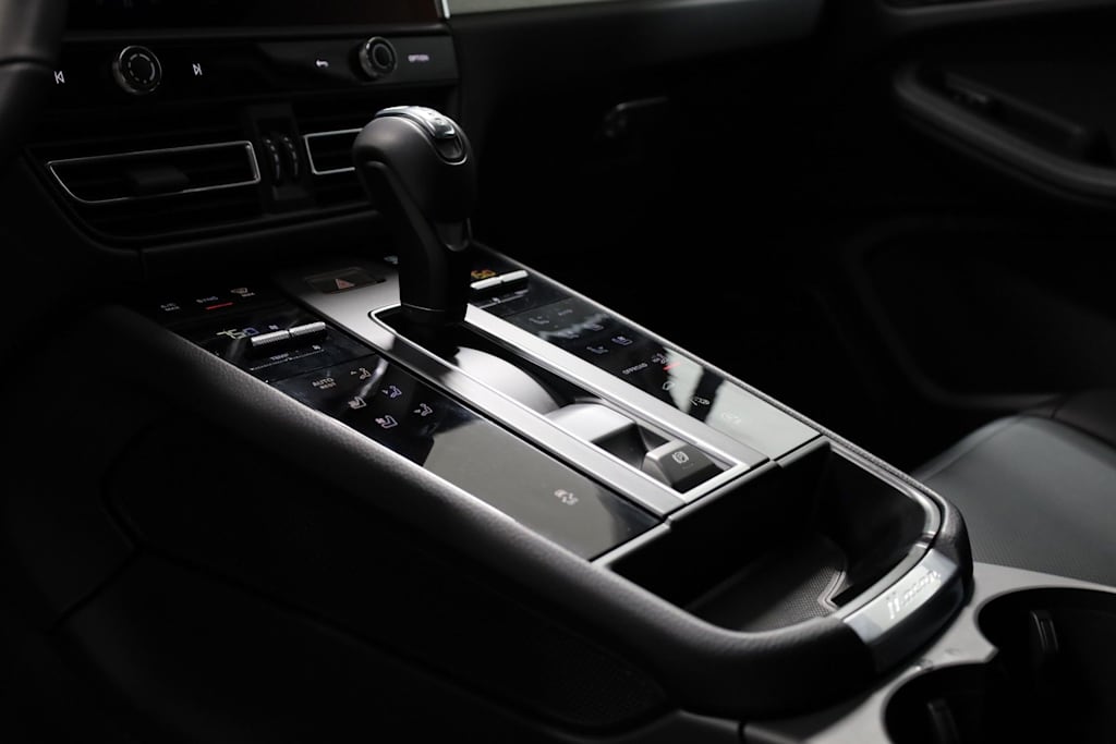 Thumbnail: 2026 Porsche Macan - 16