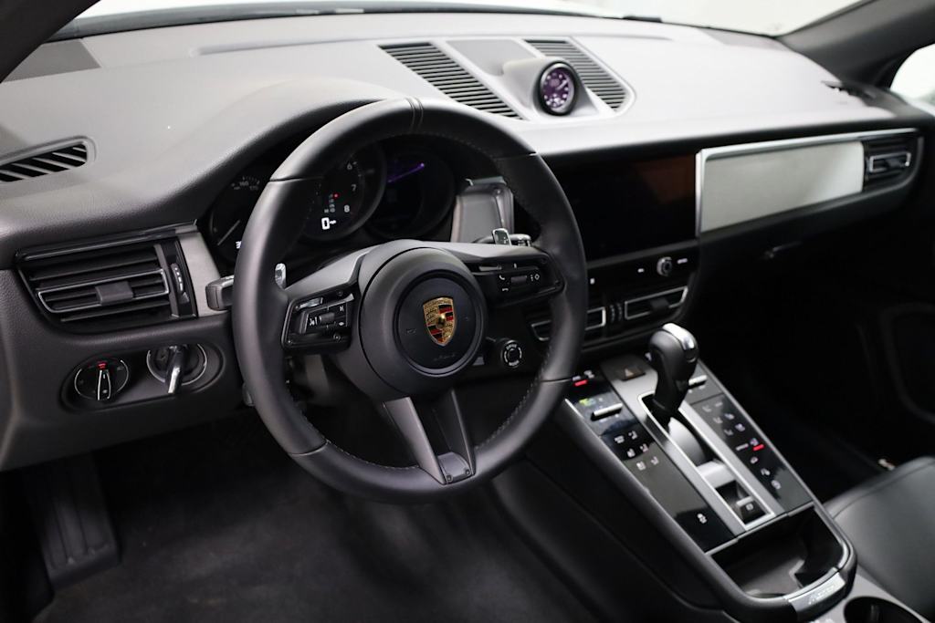 Thumbnail: 2026 Porsche Macan - 2