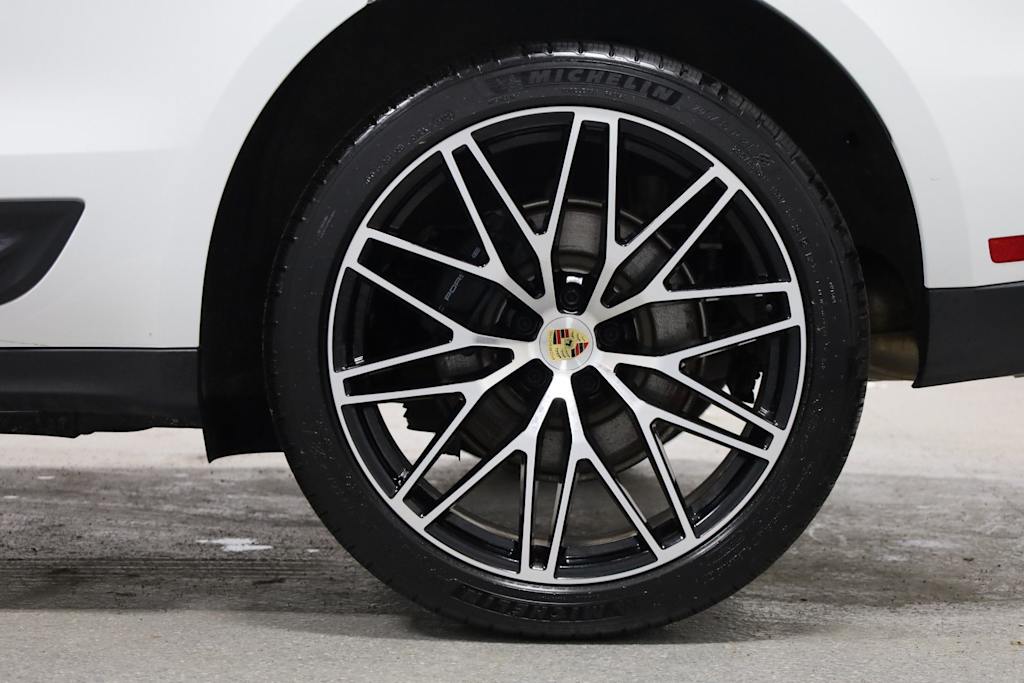 Thumbnail: 2026 Porsche Macan - 42