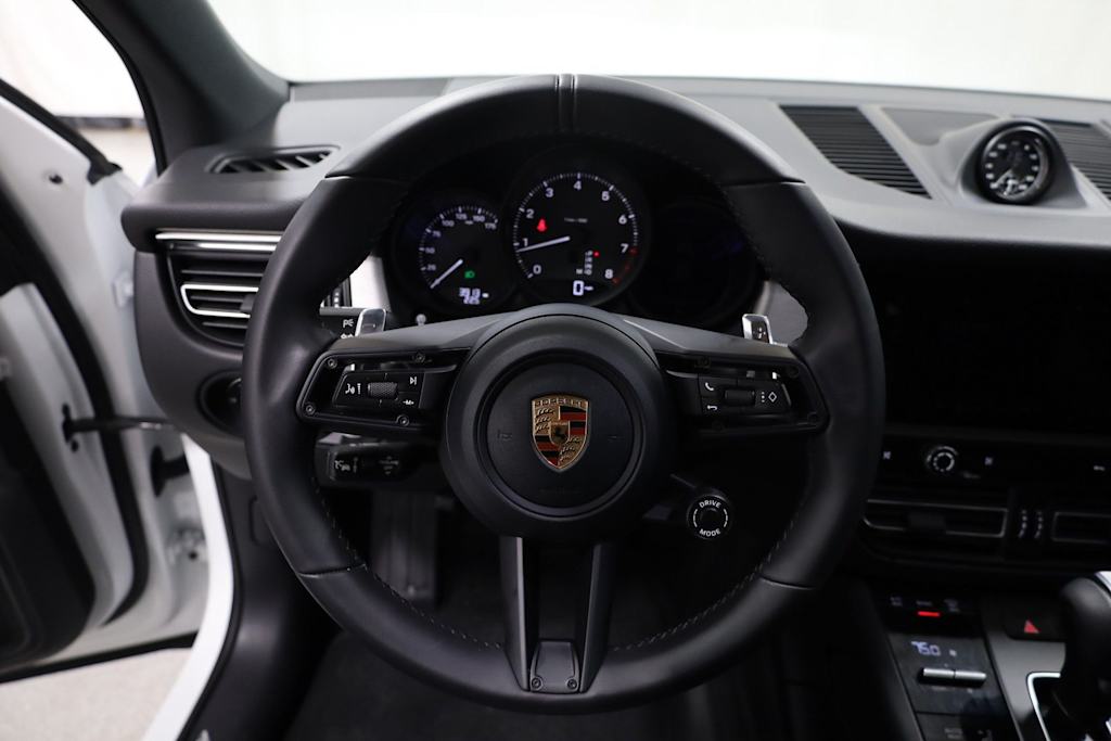 Thumbnail: 2026 Porsche Macan - 13