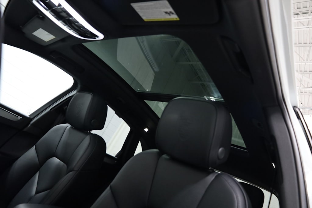 Thumbnail: 2026 Porsche Macan - 29