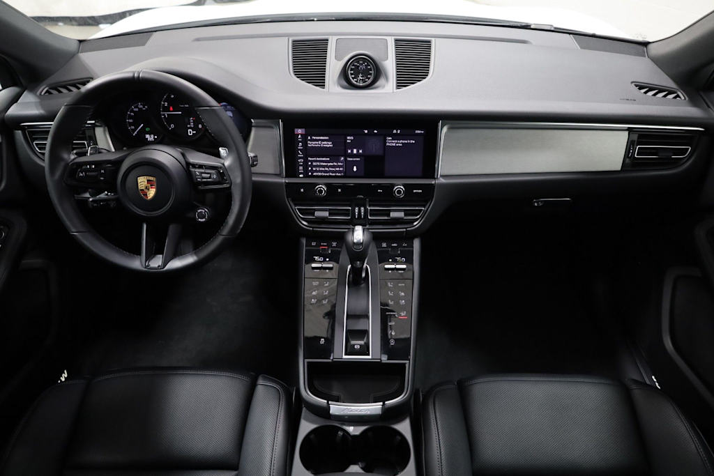 Thumbnail: 2026 Porsche Macan - 14