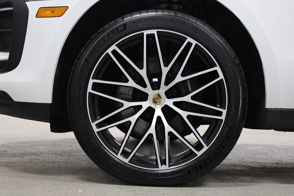 Thumbnail: 2026 Porsche Macan - 43