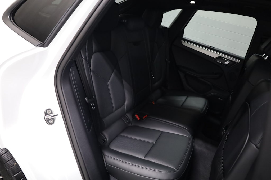 Thumbnail: 2026 Porsche Macan - 40
