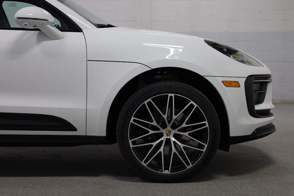Thumbnail: 2026 Porsche Macan - 8