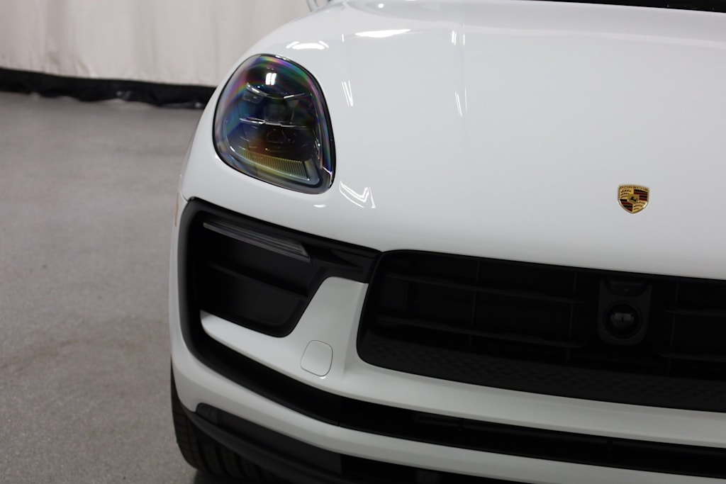 Thumbnail: 2026 Porsche Macan - 26