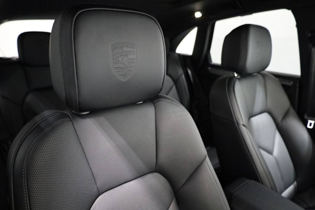 Thumbnail: 2026 Porsche Macan - 31
