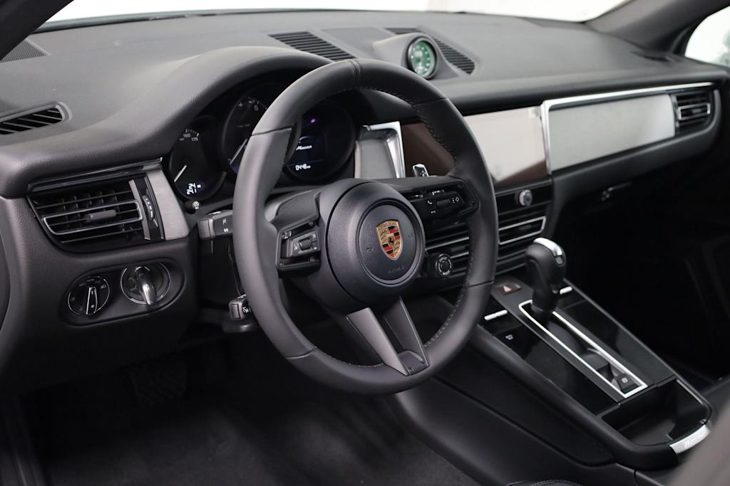 Thumbnail: 2026 Porsche Macan - 2