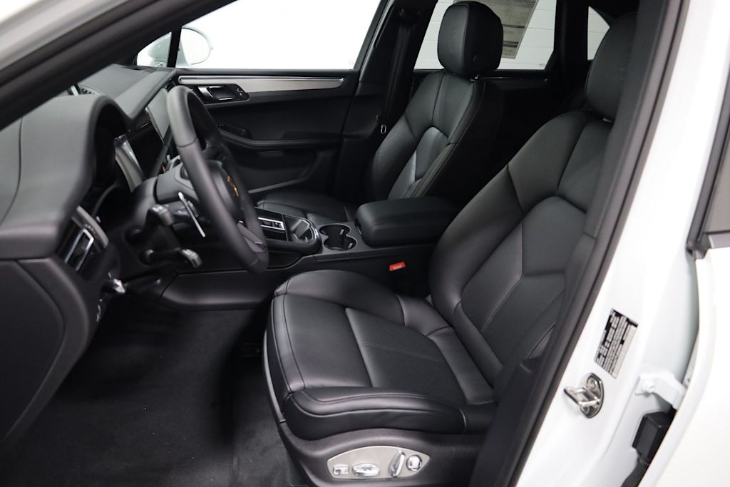 Thumbnail: 2026 Porsche Macan - 11