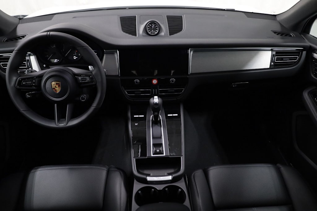 Thumbnail: 2026 Porsche Macan - 15
