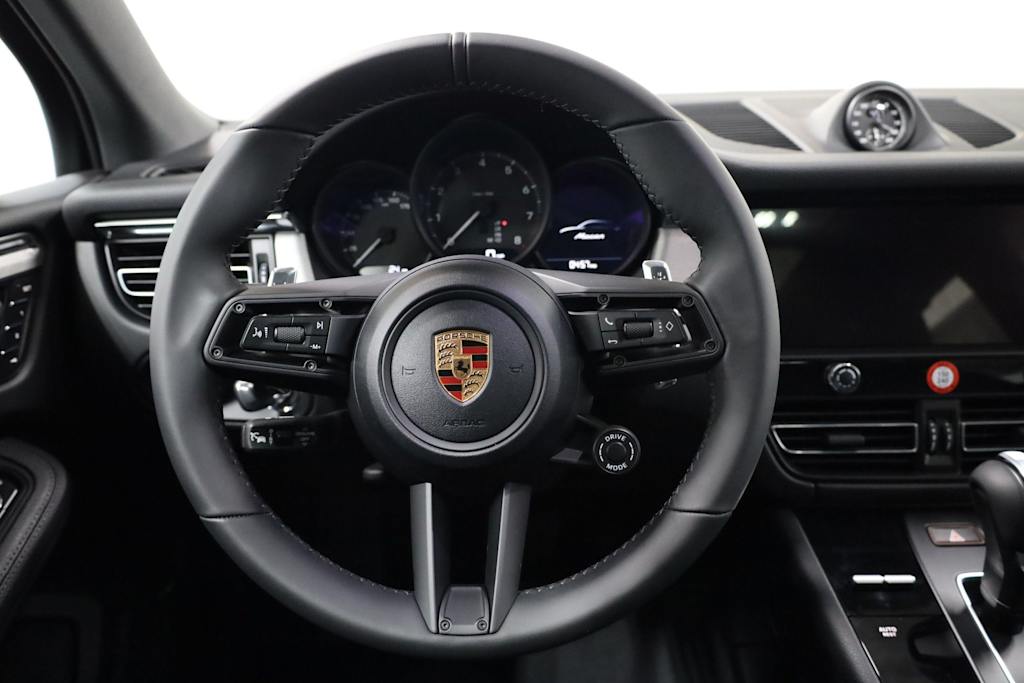 Thumbnail: 2026 Porsche Macan - 14
