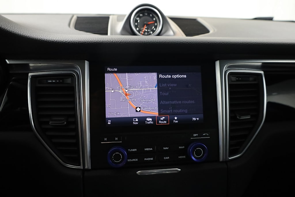 Thumbnail: 2018 Porsche Macan - 37