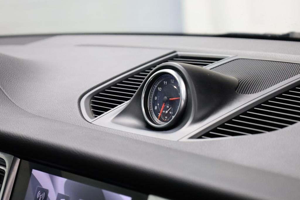 Thumbnail: 2018 Porsche Macan - 32