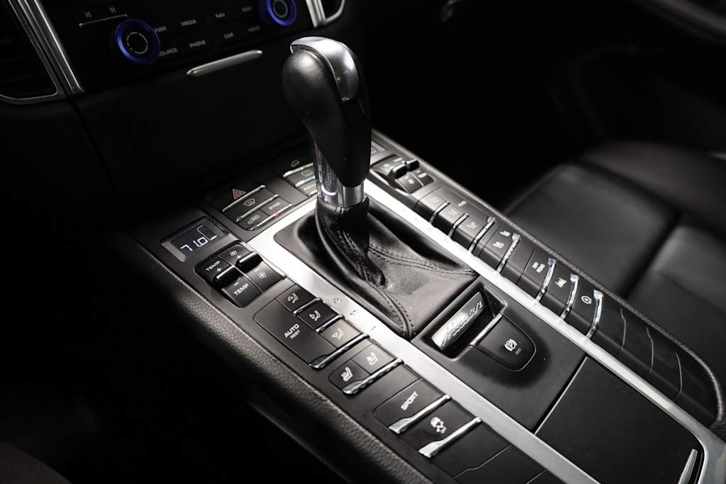 Thumbnail: 2018 Porsche Macan - 39