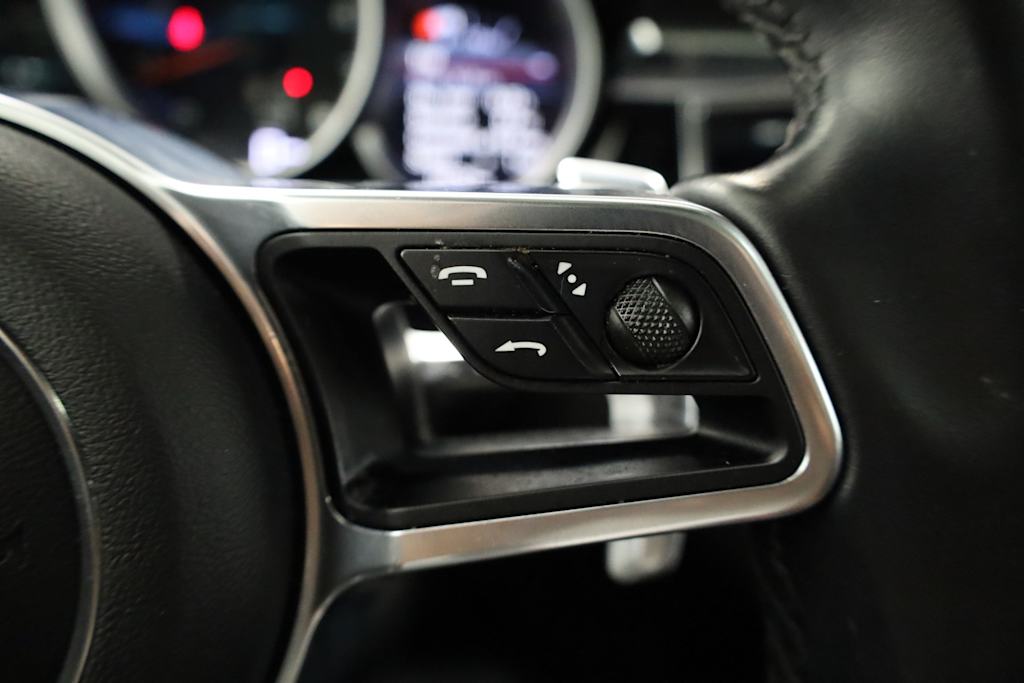 Thumbnail: 2018 Porsche Macan - 33