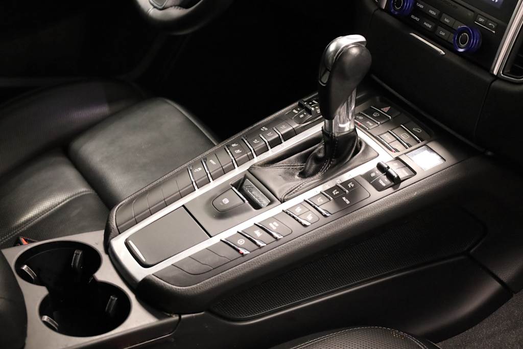 Thumbnail: 2018 Porsche Macan - 17