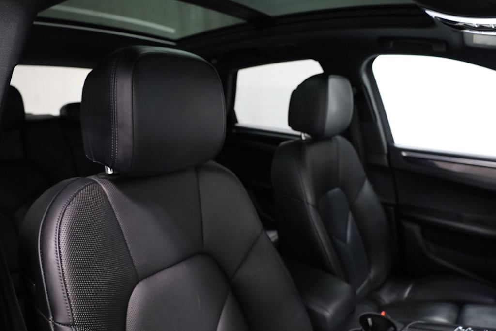 Thumbnail: 2018 Porsche Macan - 31