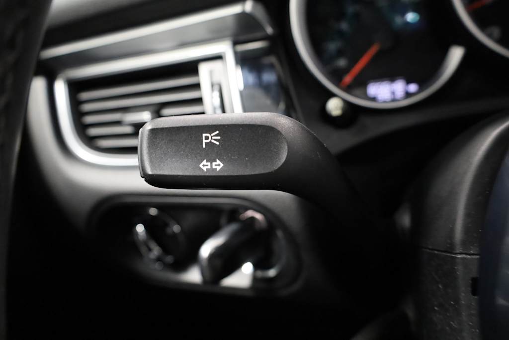 Thumbnail: 2018 Porsche Macan - 36