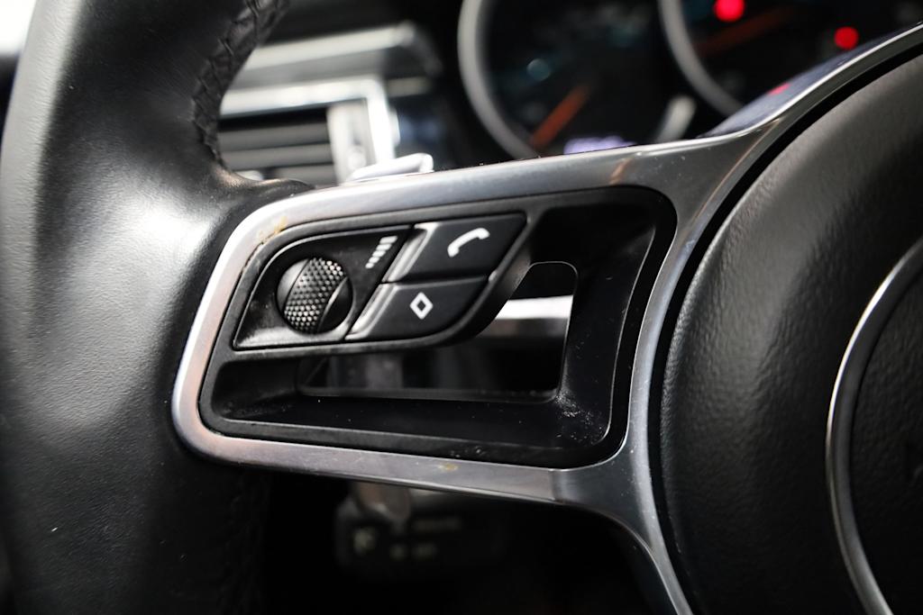 Thumbnail: 2018 Porsche Macan - 34