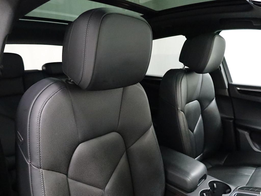 Thumbnail: 2020 Porsche Macan - 31