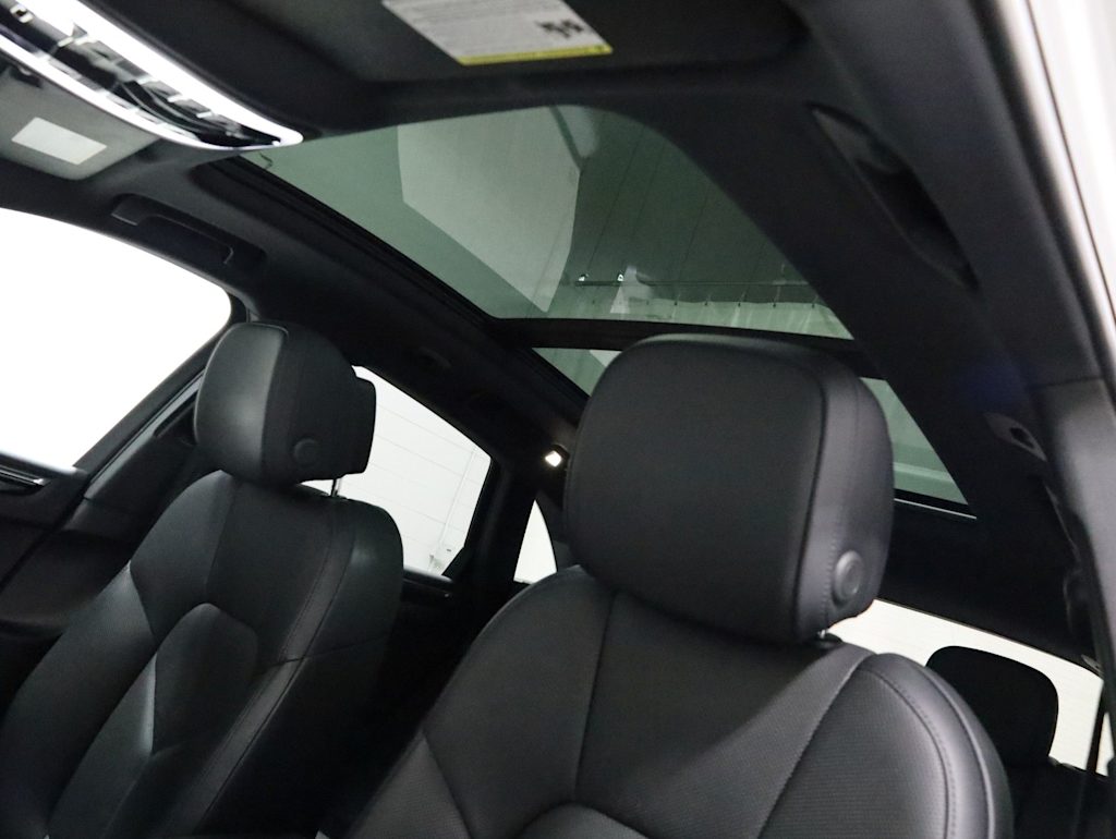 Thumbnail: 2020 Porsche Macan - 29