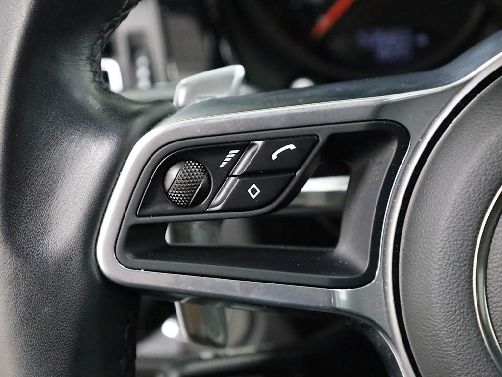 Thumbnail: 2020 Porsche Macan - 33