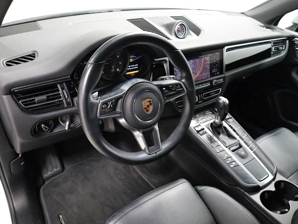 Thumbnail: 2020 Porsche Macan - 2