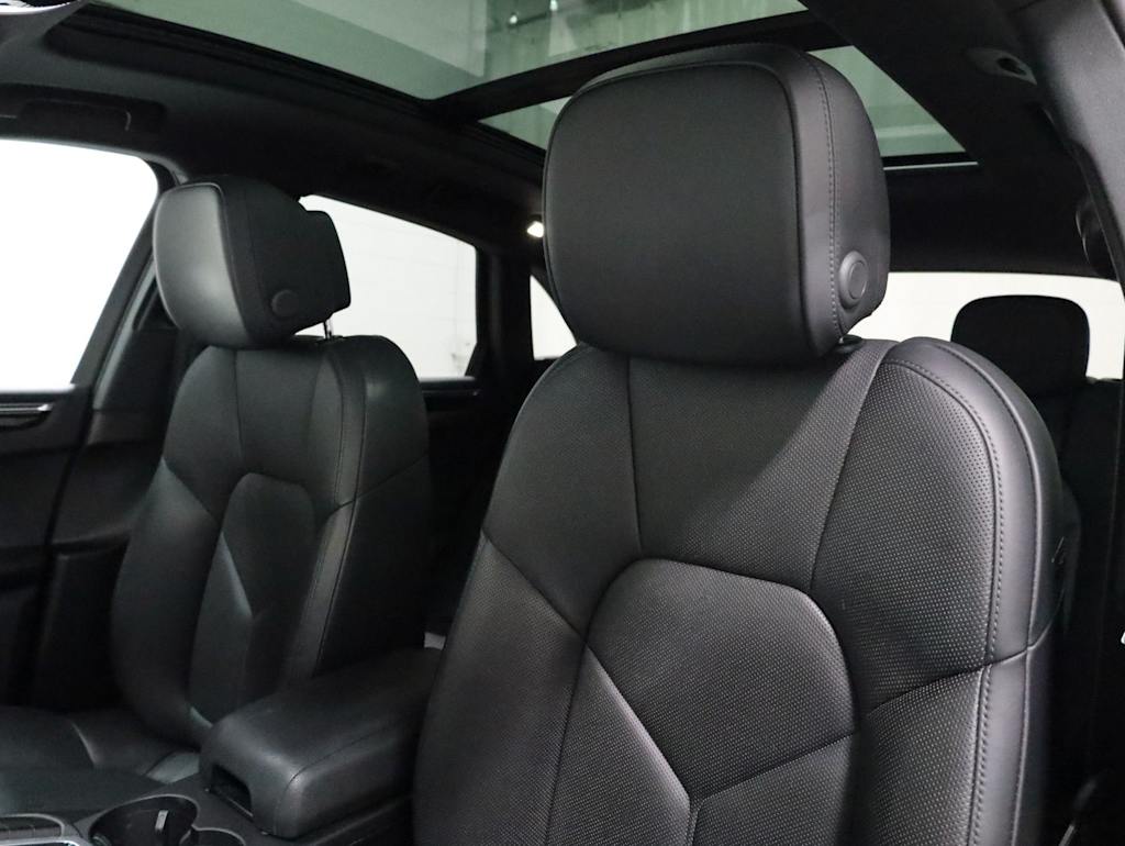 Thumbnail: 2020 Porsche Macan - 11