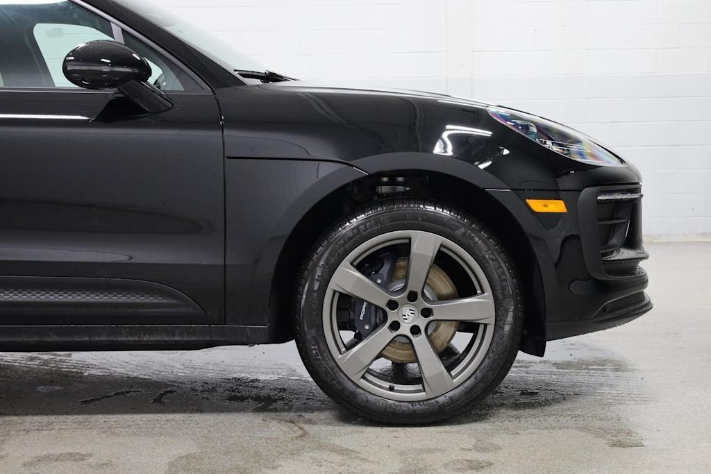 Thumbnail: 2026 Porsche Macan - 8
