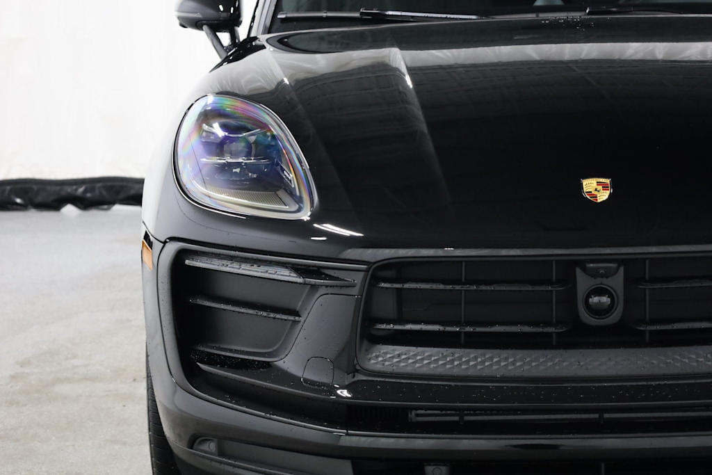 Thumbnail: 2026 Porsche Macan - 26