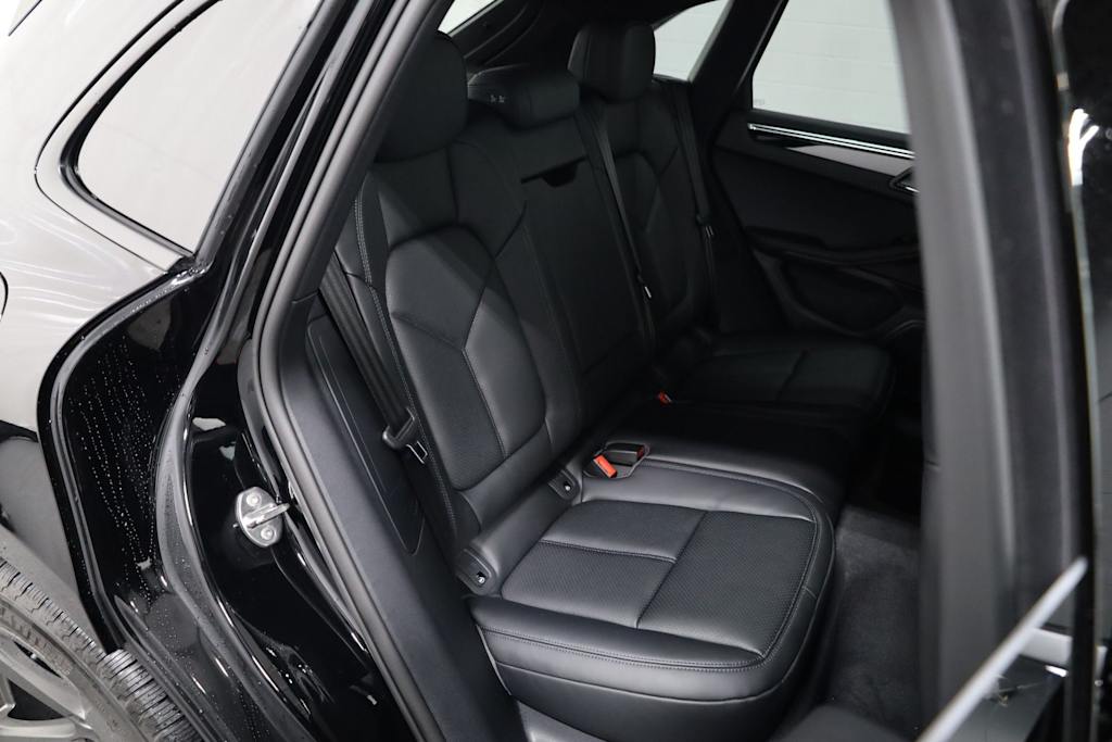 Thumbnail: 2026 Porsche Macan - 41