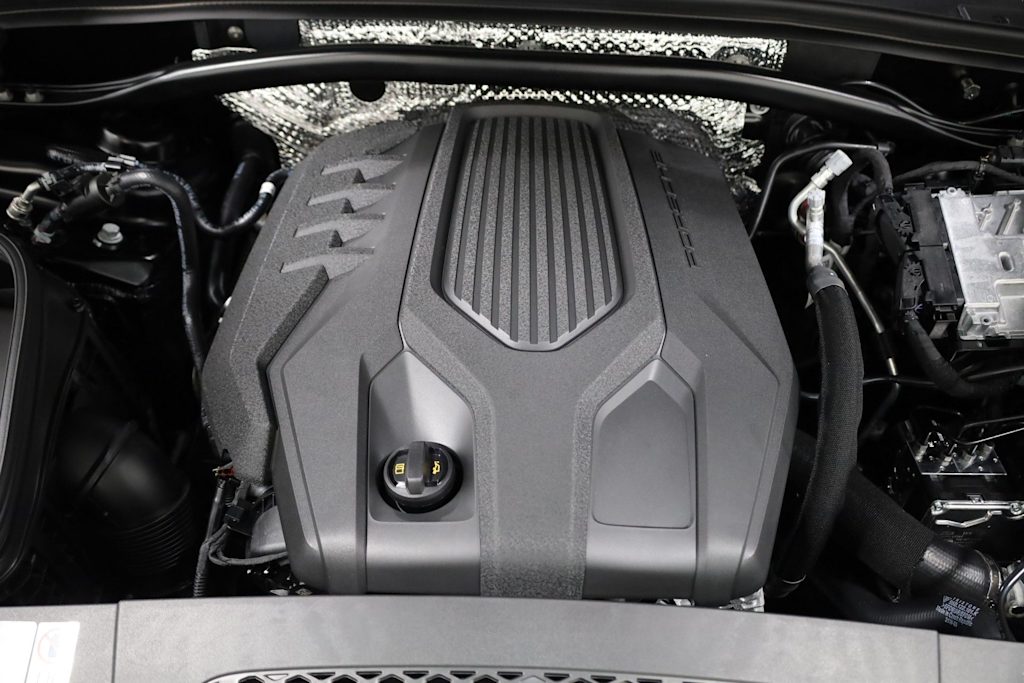 Thumbnail: 2026 Porsche Macan - 9