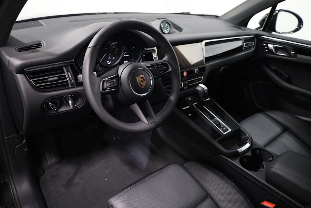 Thumbnail: 2026 Porsche Macan - 2