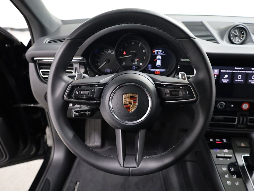 Thumbnail: 2026 Porsche Macan - 12