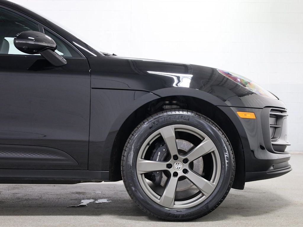 Thumbnail: 2026 Porsche Macan - 7