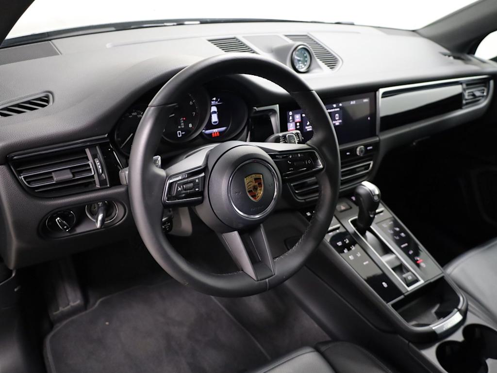 Thumbnail: 2026 Porsche Macan - 2