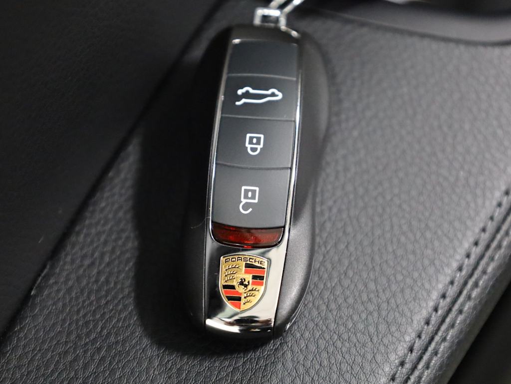 Thumbnail: 2026 Porsche Macan - 18