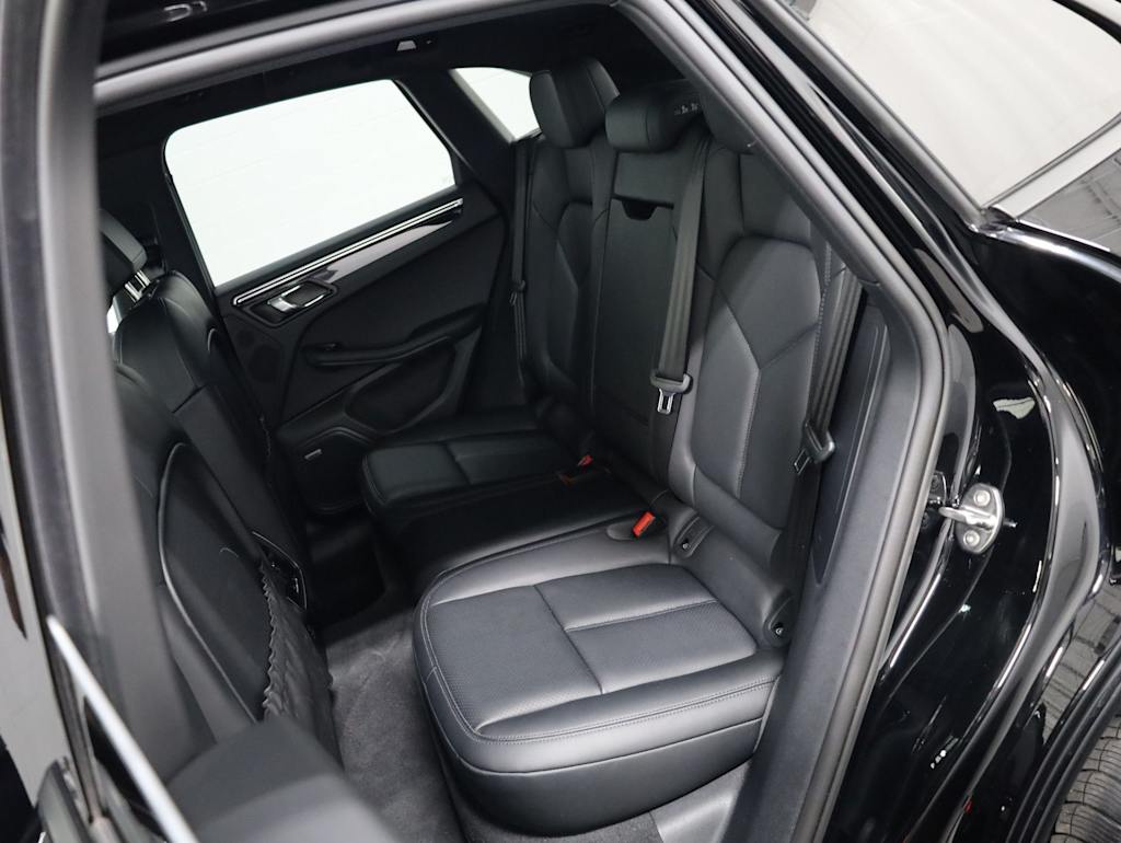 Thumbnail: 2026 Porsche Macan - 11