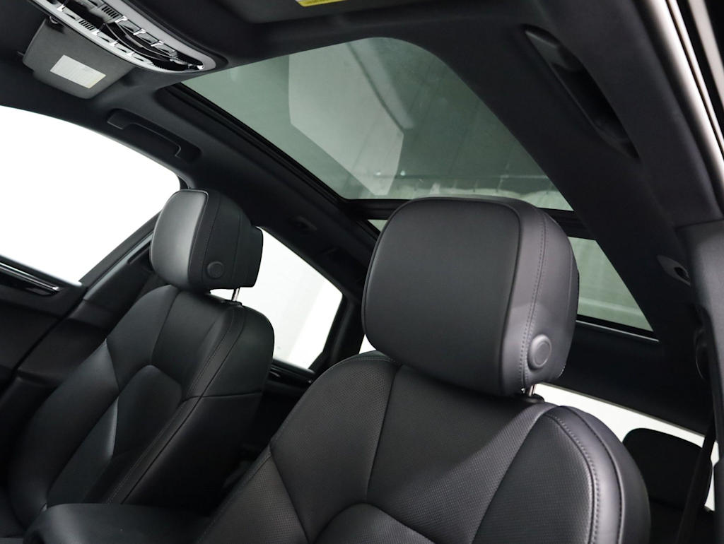 Thumbnail: 2026 Porsche Macan - 29