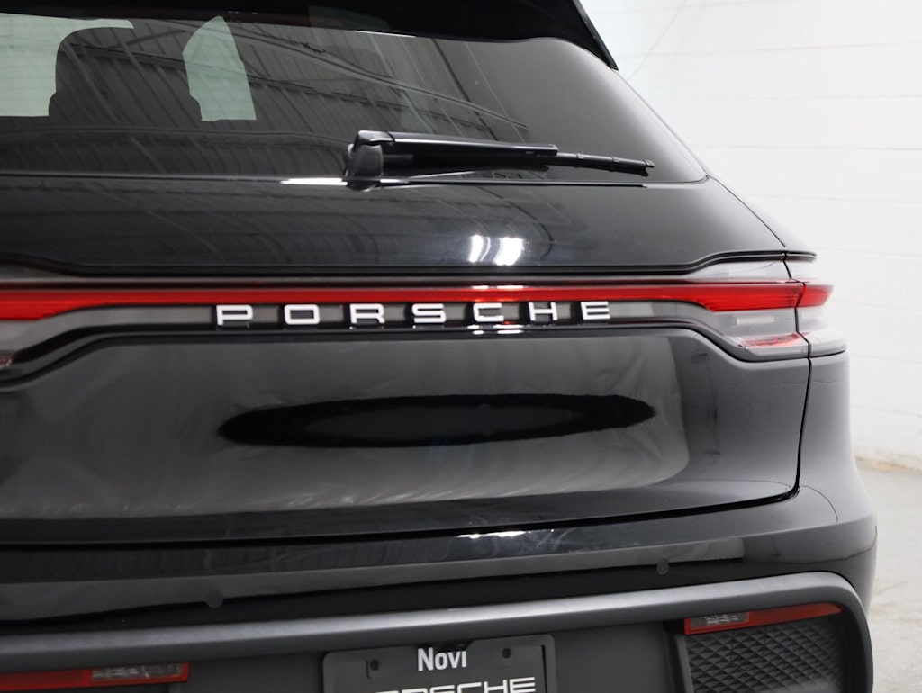 Thumbnail: 2026 Porsche Macan - 6