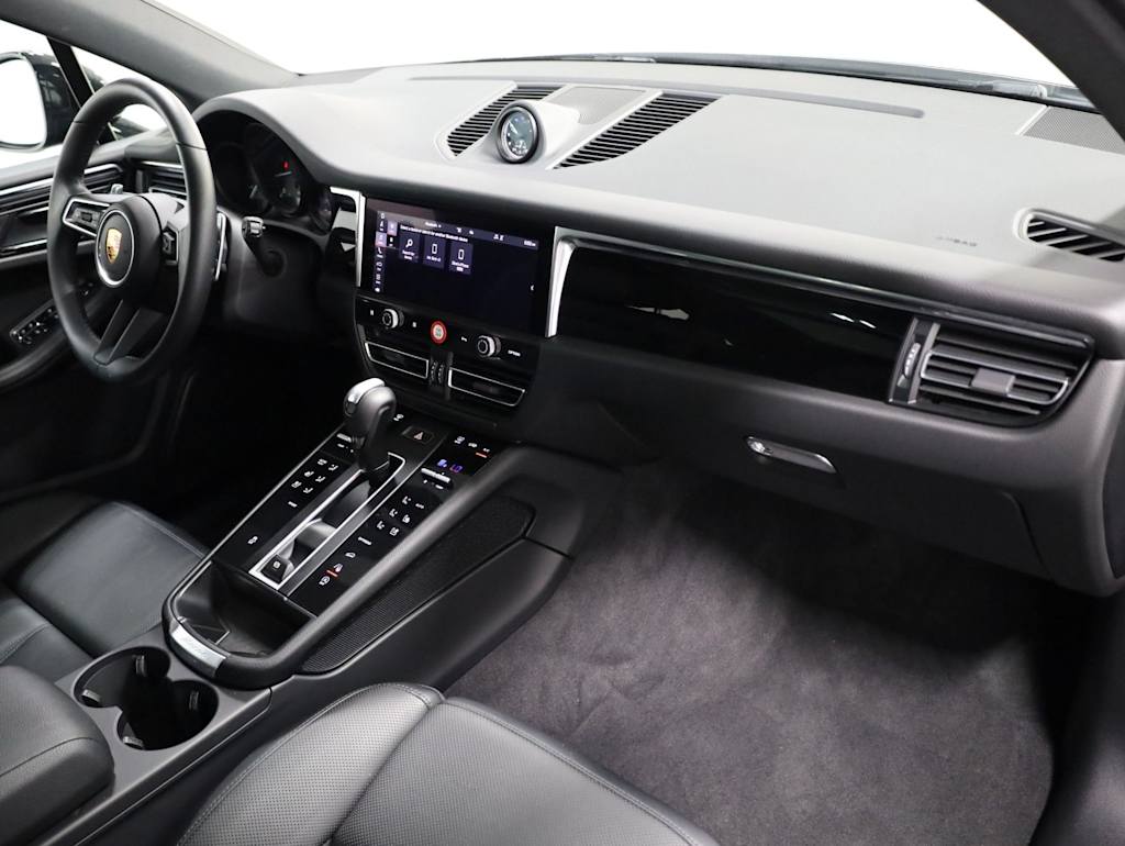 Thumbnail: 2026 Porsche Macan - 8