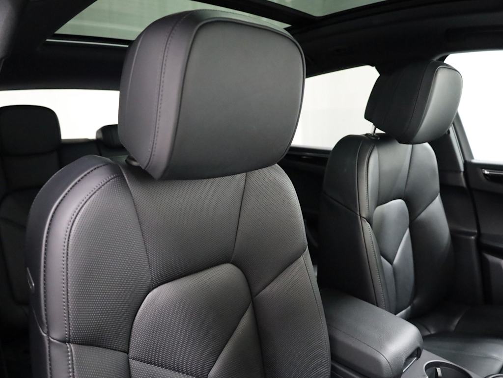 Thumbnail: 2026 Porsche Macan - 31