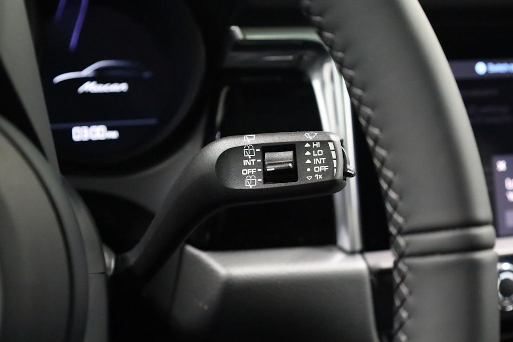 Thumbnail: 2026 Porsche Macan - 37